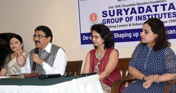 पत्रकार परिषदेत बोलताना (डावीकडून) डॉ. सुषमा चोरडिया, डॉ. संजय चोरडिया, डॉ. जयश्री तोडकर, डॉ. मानसी जाधव, डॉ. सुप्रिया गुगळे.