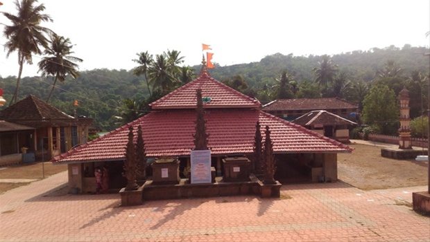 वालावलचे श्री लक्ष्मीनारायण मंदिर (फोटो : अनिकेत कोनकर)