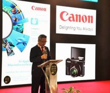 Mr. Kazutada Kobayashi, President & CEO, Canon India announcing Blue India Underwater Imagery Competition