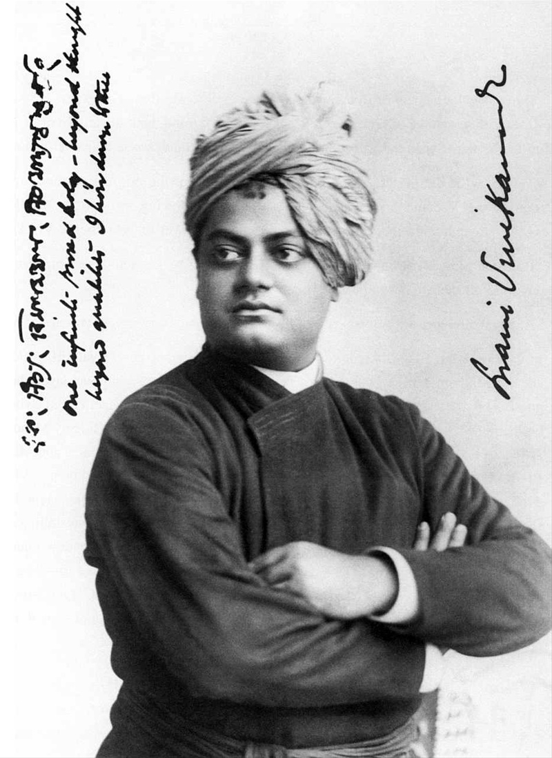 स्वामी विवेकानंदांचा शिकागो येथील १८९३मधील फोटो (स्रोत : विकिपीडिया)